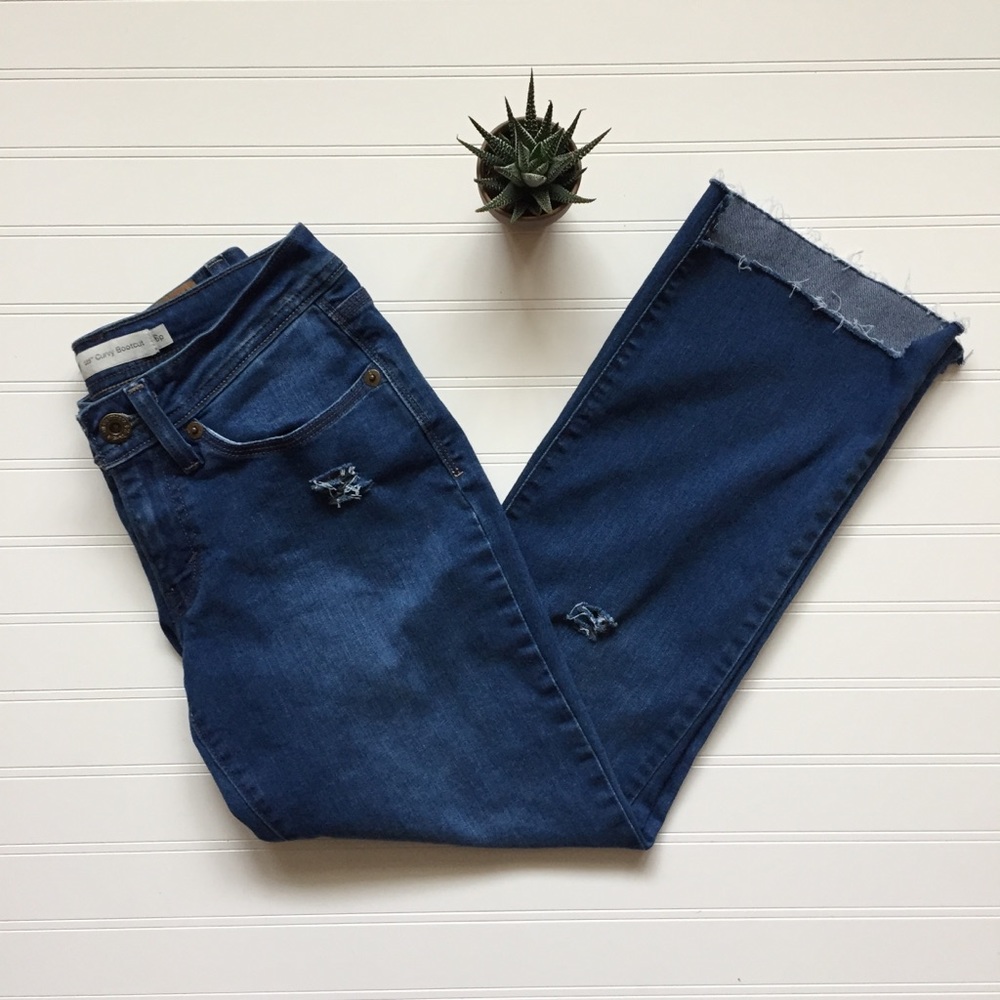 Levis Curvy Bootcut Raw Hem Distressed Crop Jeans